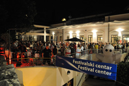 Večernja događanja u festivalskom centru u Circolu